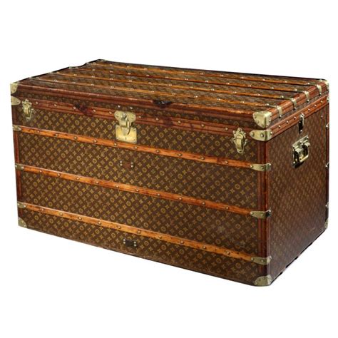 louis vuitton original trunk.